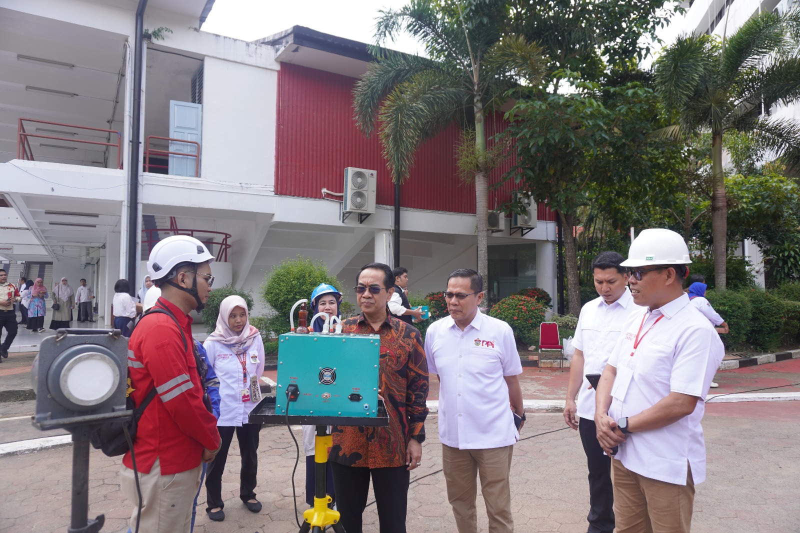 UNHAS LAKSANAKAN PEMANTAUAN K3 LINGKUNGAN