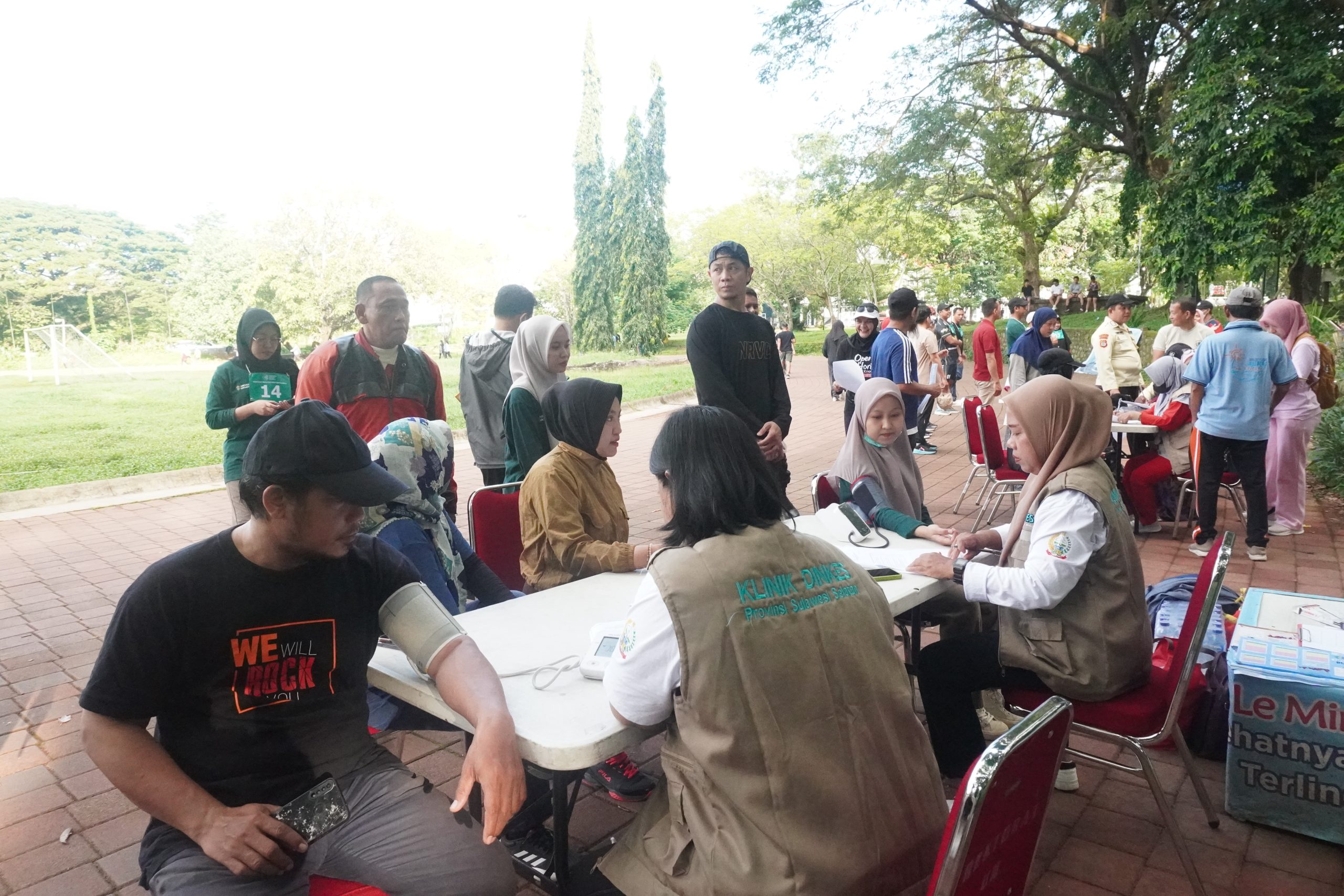 Unhas Gandeng Dinkes Sulsel Gelar Tes Kebugaran Satpam dan Tendik dalam Rangka Bulan K3 Nasional